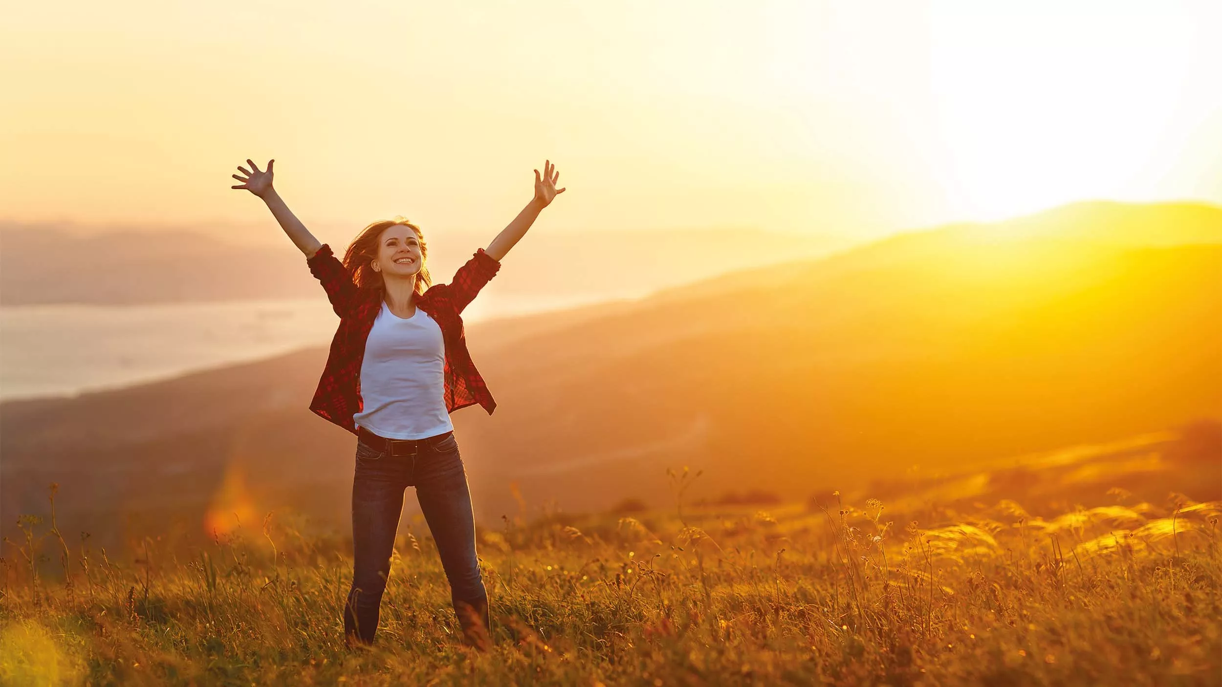 Fehlt dem Körper Vitamin D, bemerkt man das nicht sofort. Erst mit der Zeit kann sich ein Vitamin D-Mangel durch Symptome wie Müdigkeit, Stimmungstiefs, Schlafstörungen sowie Muskel- und Gelenkschmerzen bemerkbar machen. - © JenkoAtaman