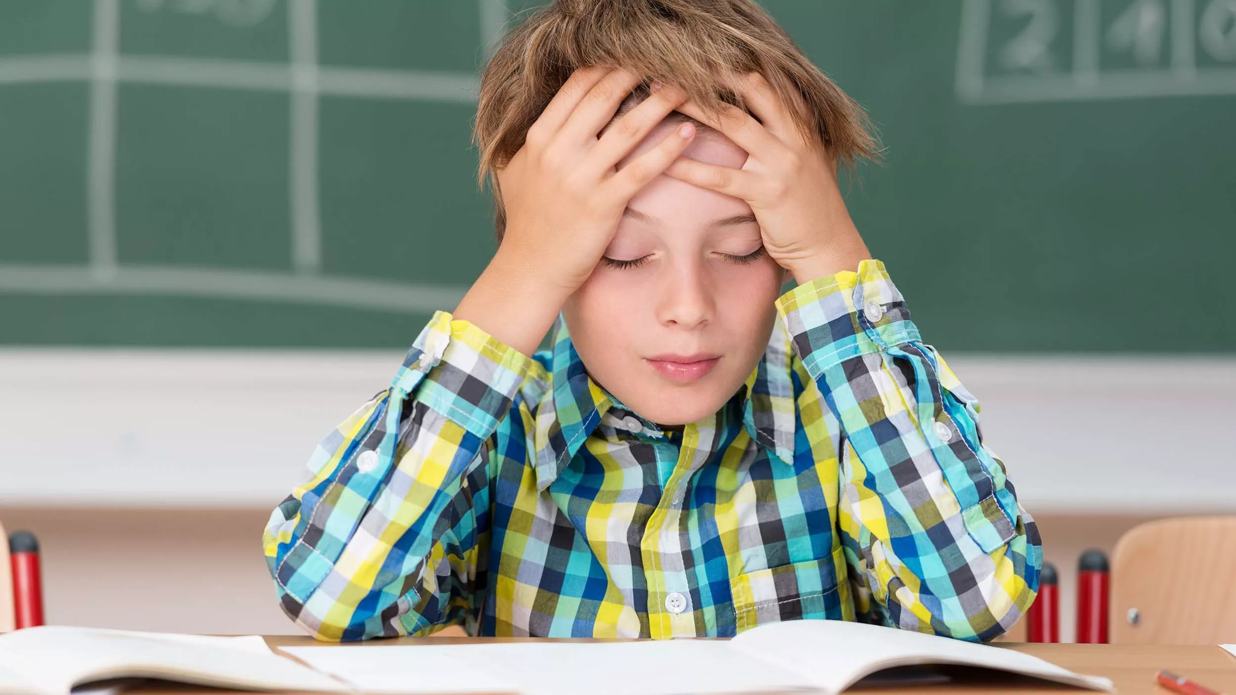 Rund 5 Prozent der Kinder in Deutschland leiden unter Migräneanfällen, die Jungen und Mädchen gleichermaßen betreffen. - © contrastwerkstatt