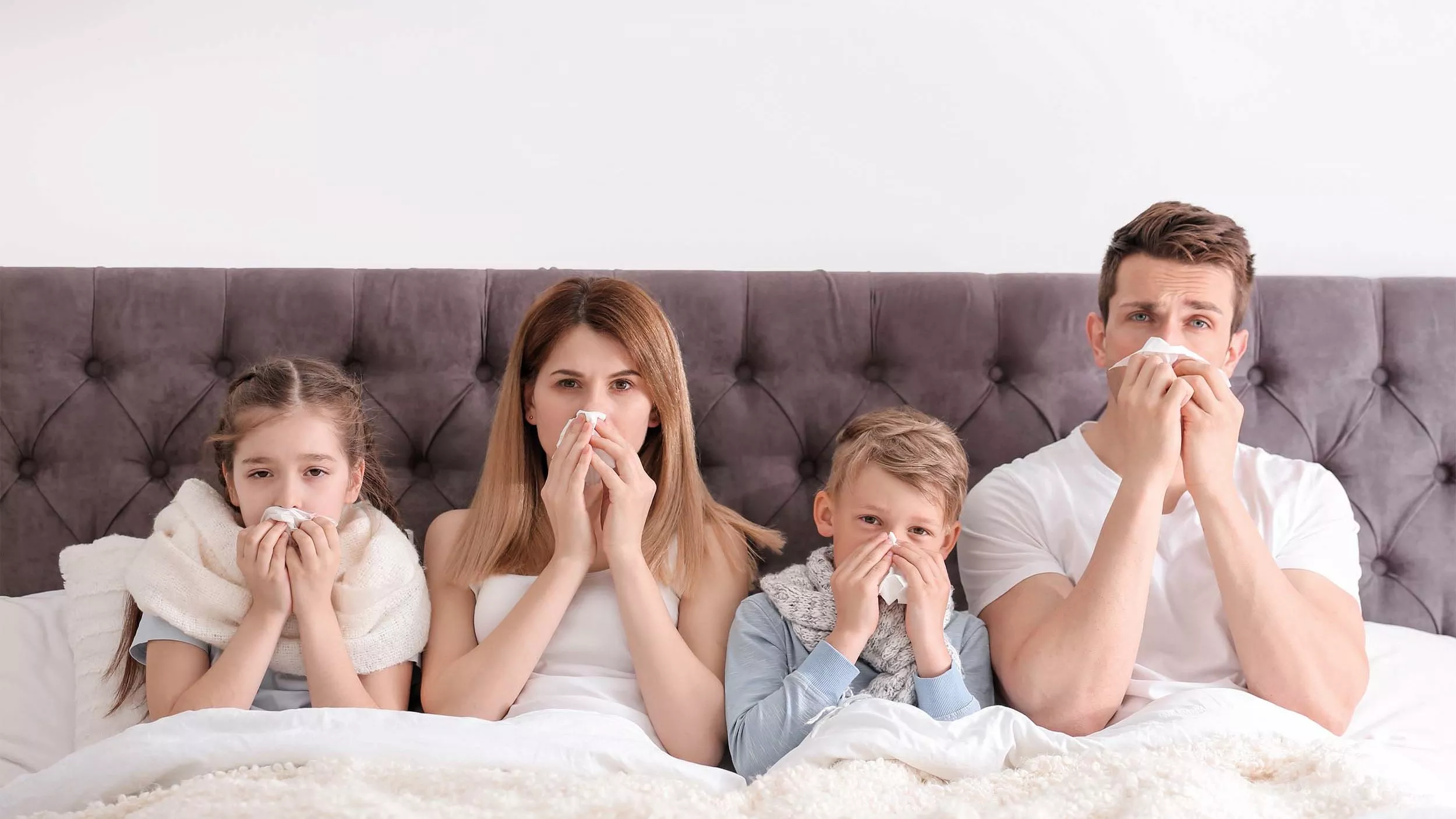 Die klassische Erkältung mit Husten, Halsschmerzen, Nasennebenhöhlenentzündung (Sinusitis) ist eine typische Infektionskrankheit, bei der sich die Familienmitglieder häufig und schnell gegenseitig anstecken - © New Africa