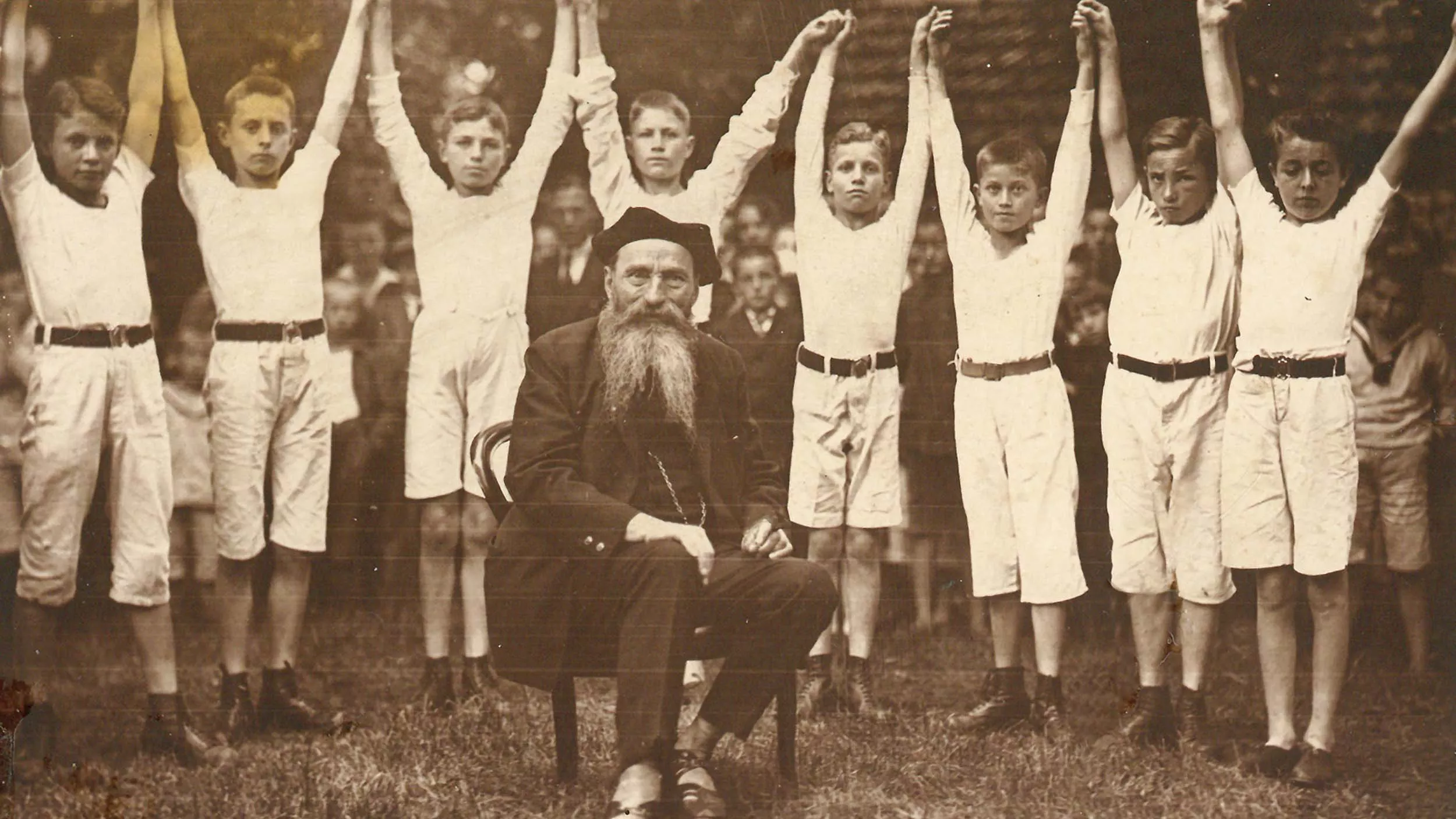 Licht, Luft, Wasser, Erde – Ist das medizinische Prinzip von Pastor Emanuel Felke noch zeitgemäß?  - © Felkefest im Jahre 1925
