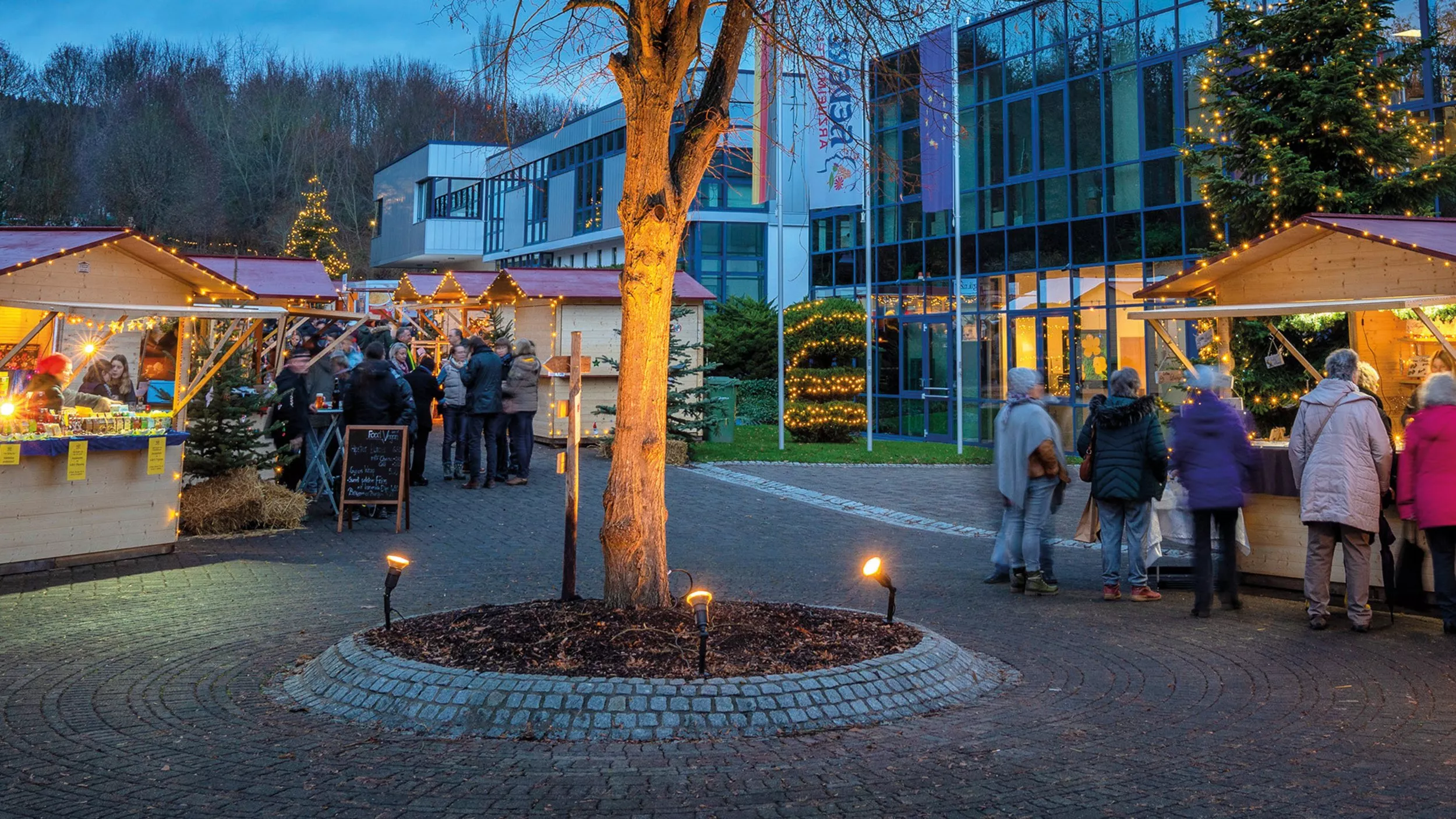 Der Hevert-Weihnachtsmarkt „Bio & Regional“ findet vom 05.-07. Dezember 2024 bei Hevert in Nußbaum statt. - © Ralf Schmitt