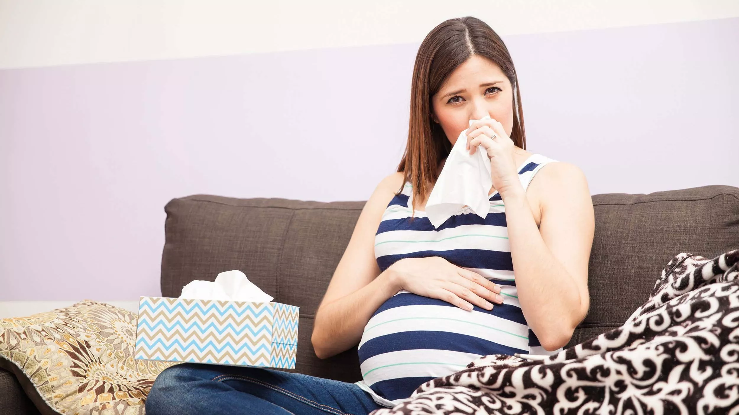 Schnupfen in der Schwangerschaft richtig behandeln - &copy AntonioDiaz